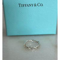 TIFFANY & Co. - Infinity Narrow Band Ring