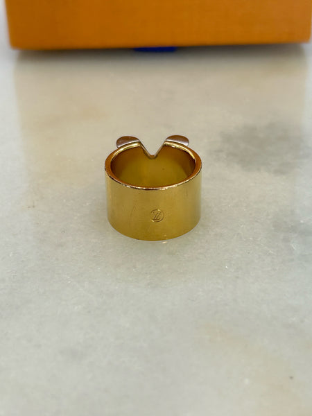 Louis Vuitton Pre-Owned Essential V Ring - Gold for Women